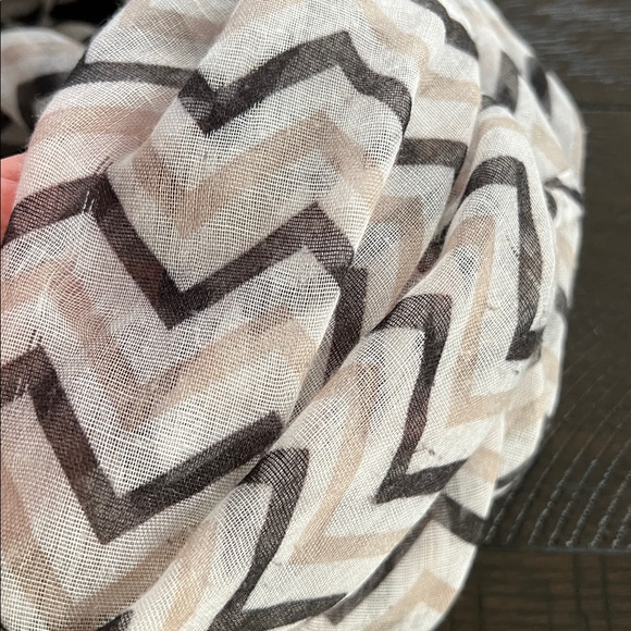 Chevron Patterned Scarf - Picture 2 of 2